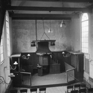 Oude stadshuis gevel met torenspits, historische bebouwing, De Groene Zwaan, theater en concertlocatie, Utrecht, Nederland.
