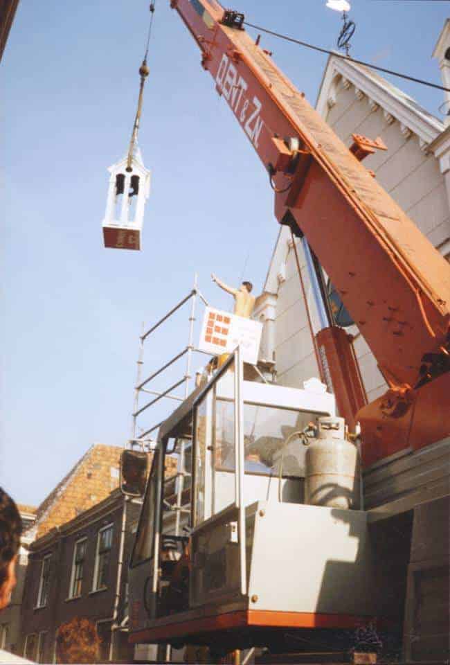 Oude stadshuis gevel met torenspits, historische bebouwing, De Groene Zwaan, theater en concertlocatie, Utrecht, Nederland.
